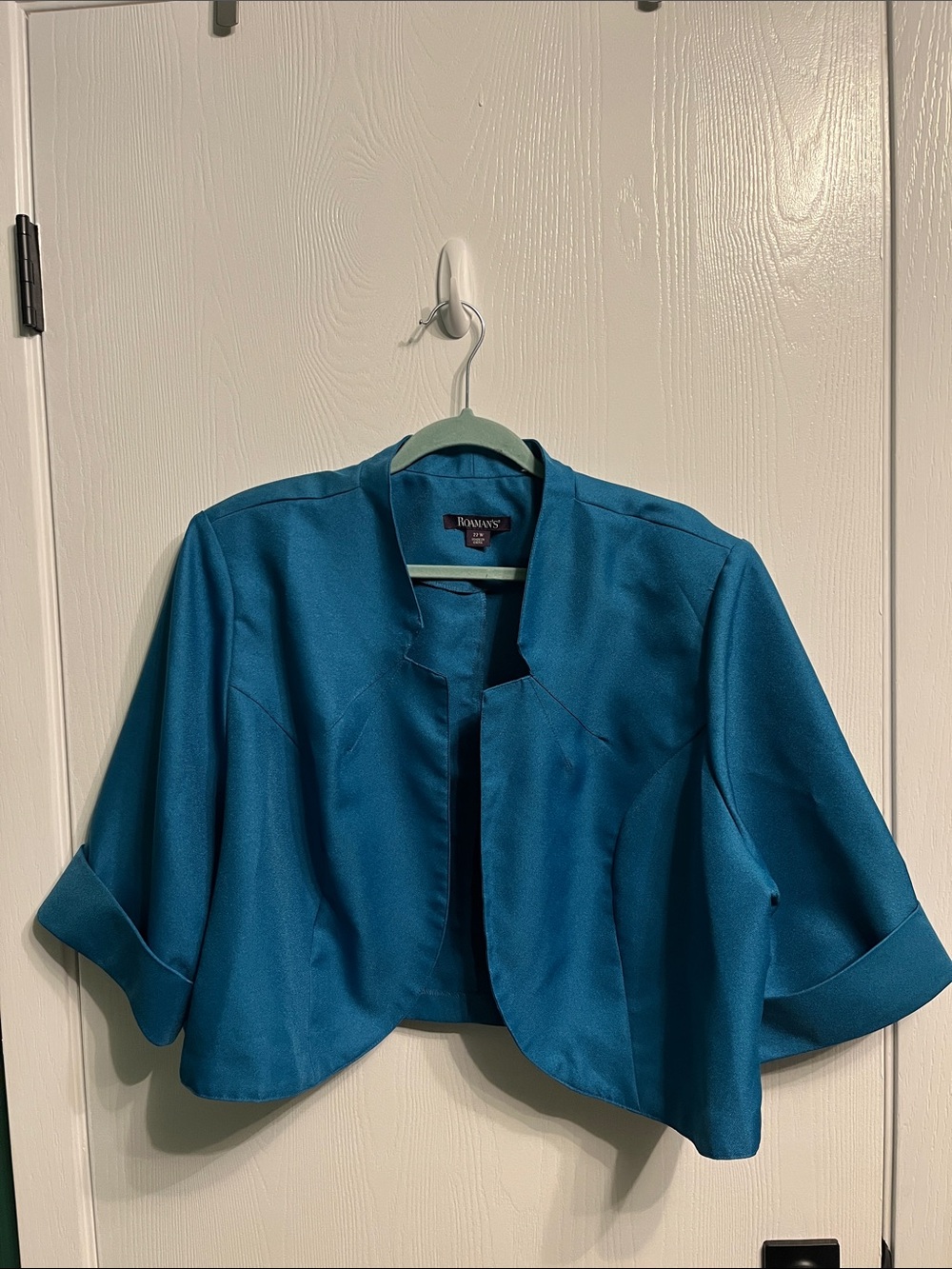 Roaman’s cropped, 3/4 length blazer in blue. Size 22W